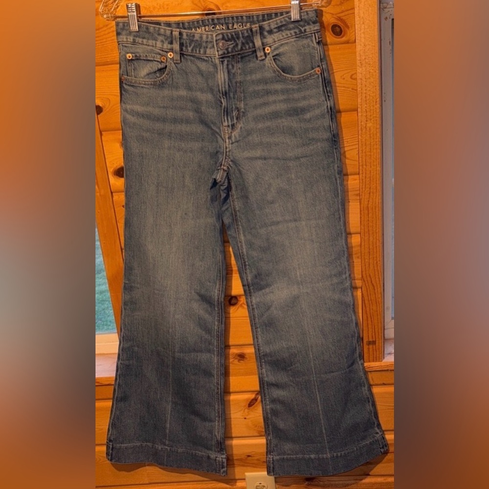 American Eagle Outfitters Women’s High-Rise Blue wide leg Jeans Size 4